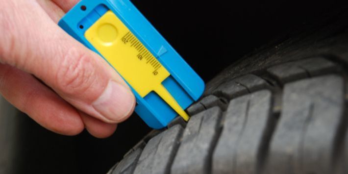 ¿Cómo verificar el estado de los neumáticos?