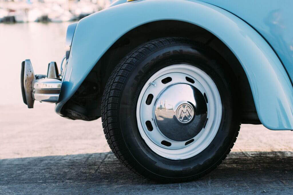 ¿Cuándo caducan las ruedas de un coche?