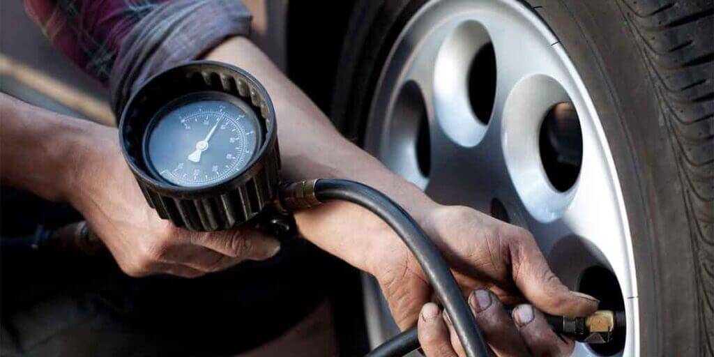 ¿Cuándo se debe revisar el aire de los neumáticos?