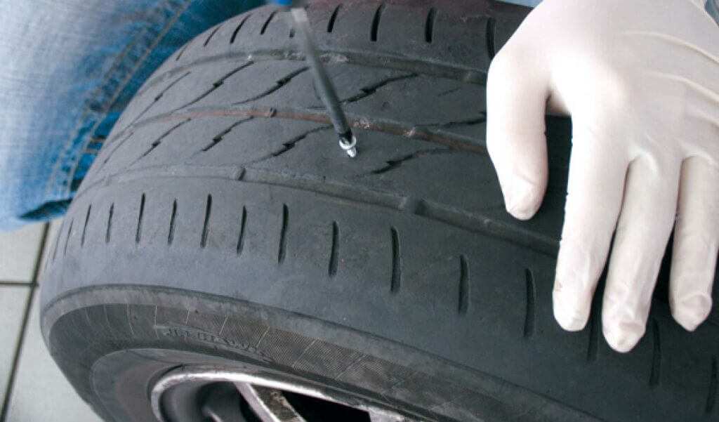 ¿Cuánto cobran por cambiar un neumático?