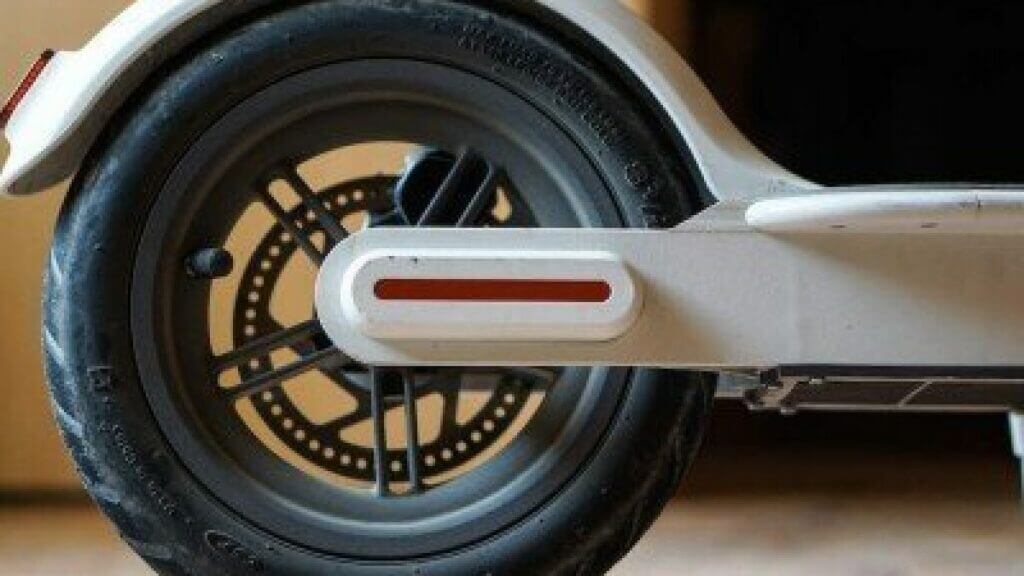 ¿Cuánto cuesta cambiar una rueda pinchada?