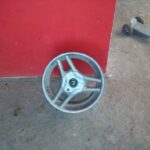 ¿Cuánto pesa una llanta de 17 pulgadas de aluminio?