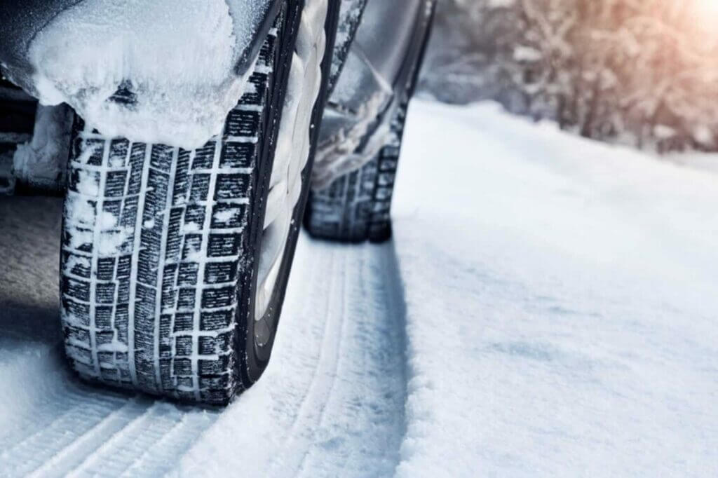 ¿Qué es mejor neumáticos de invierno o de verano?